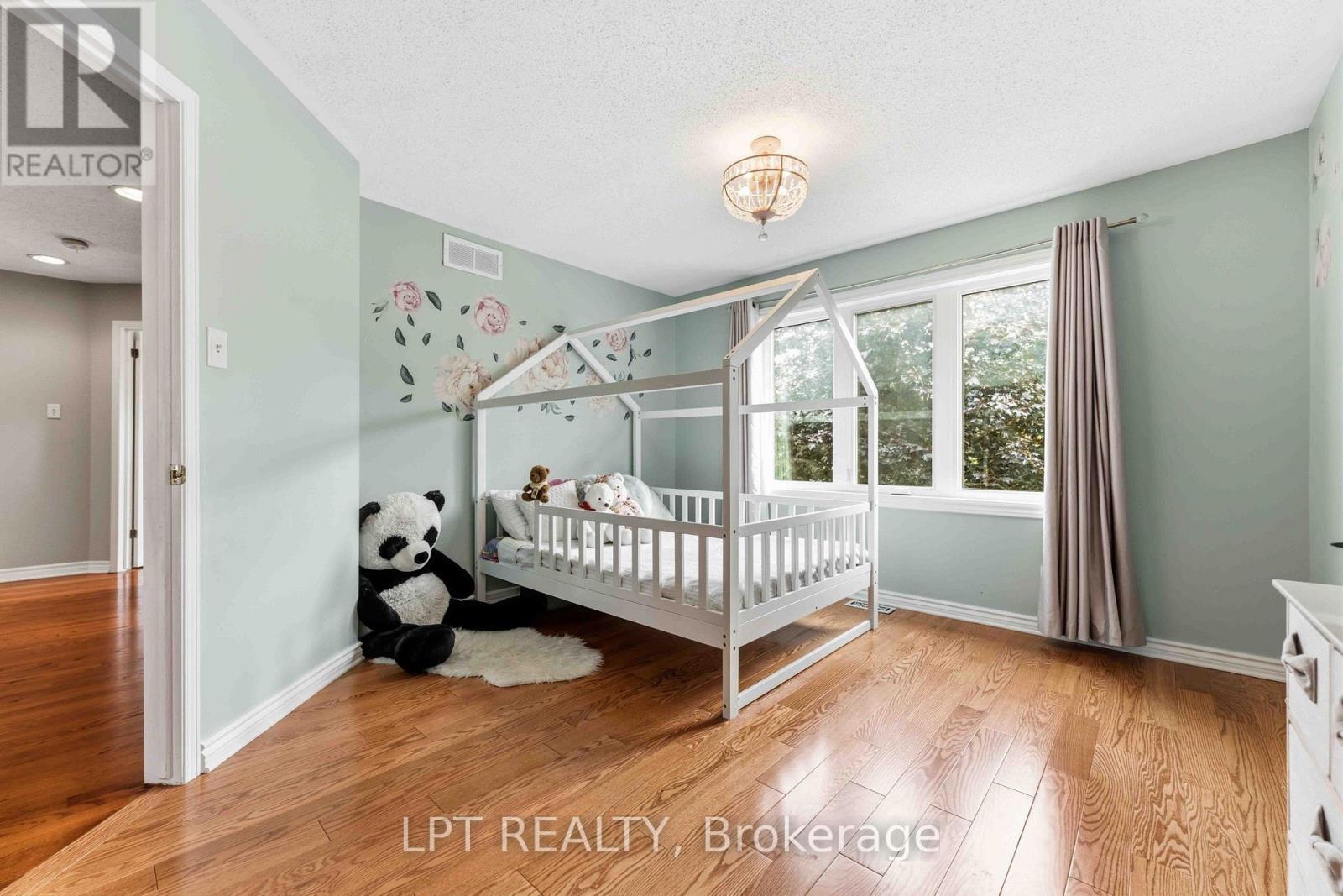 38 CROSSPOINTE AVENUE - Image 25