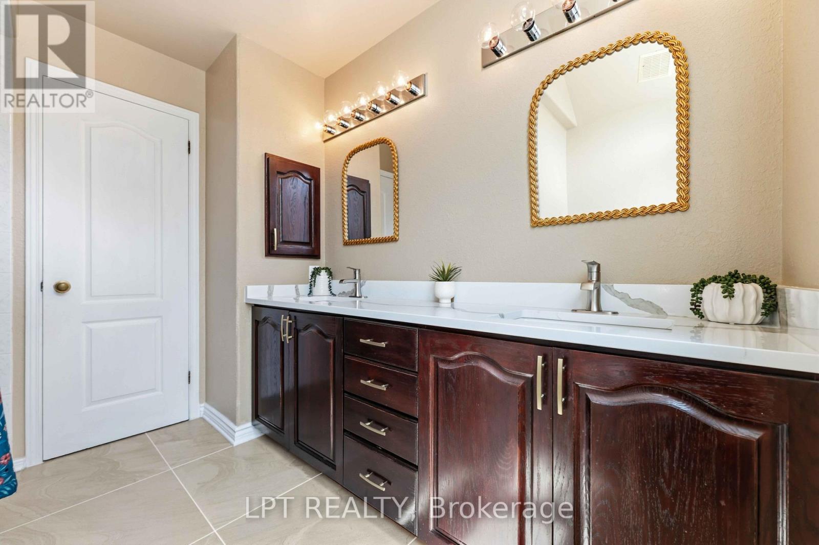 38 CROSSPOINTE AVENUE - Image 28