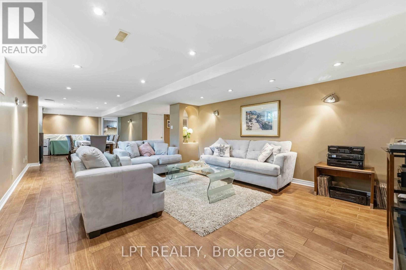 38 CROSSPOINTE AVENUE - Image 31