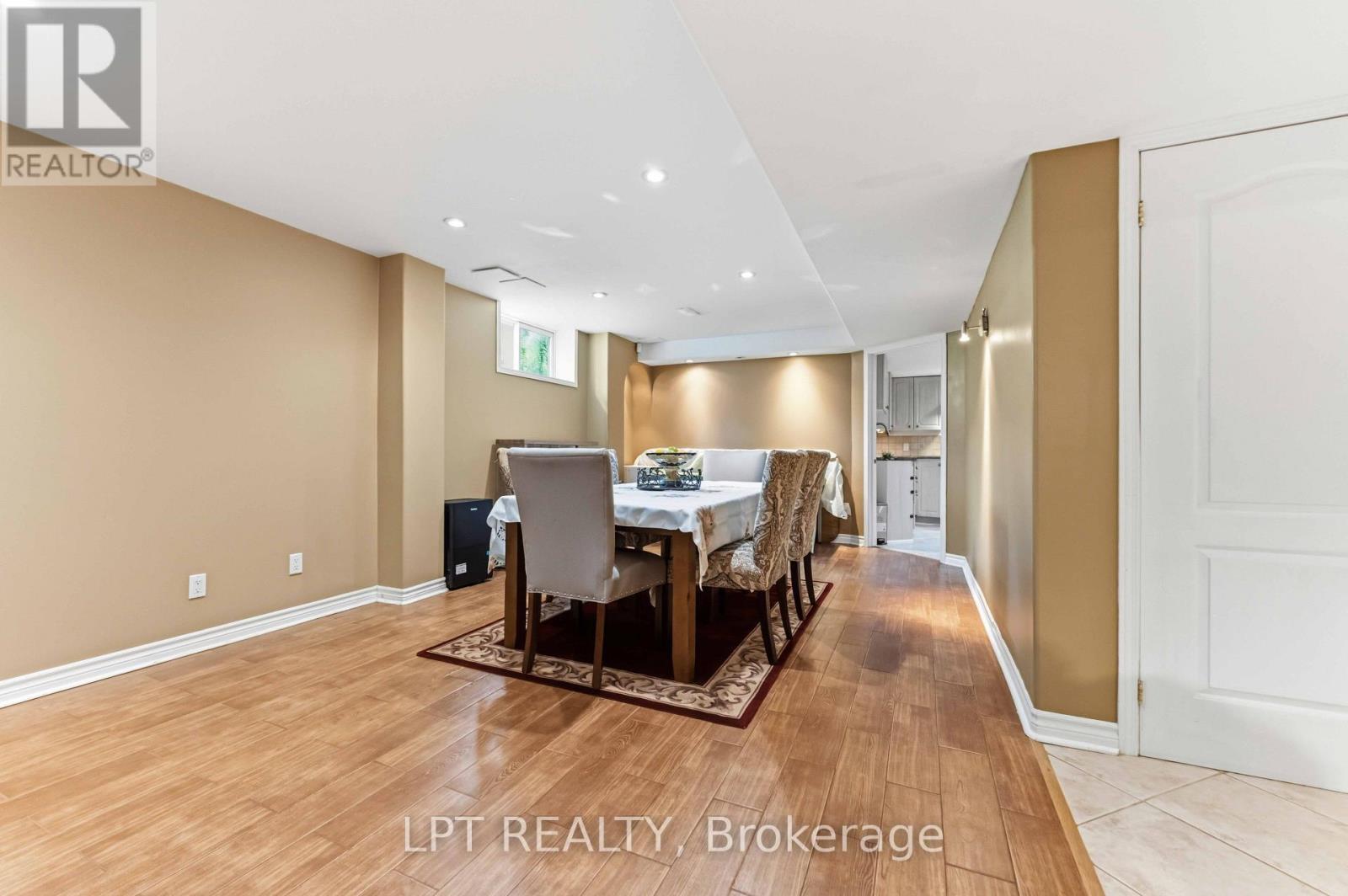 38 CROSSPOINTE AVENUE - 32