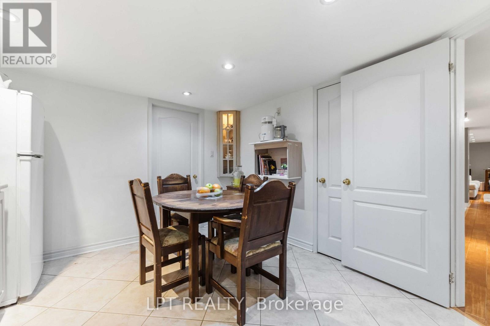 38 CROSSPOINTE AVENUE - Image 35