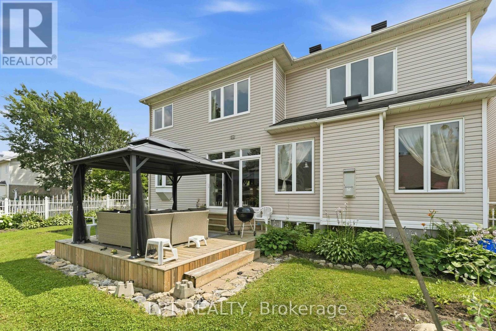 38 CROSSPOINTE AVENUE - Image 37