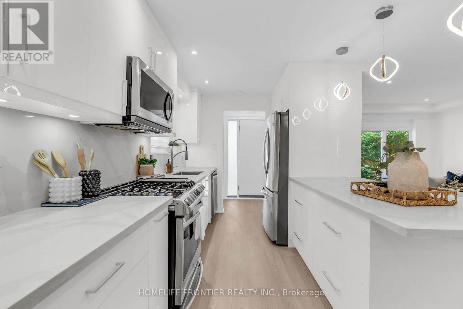 61 SUNDIAL CRESCENT - Image 19