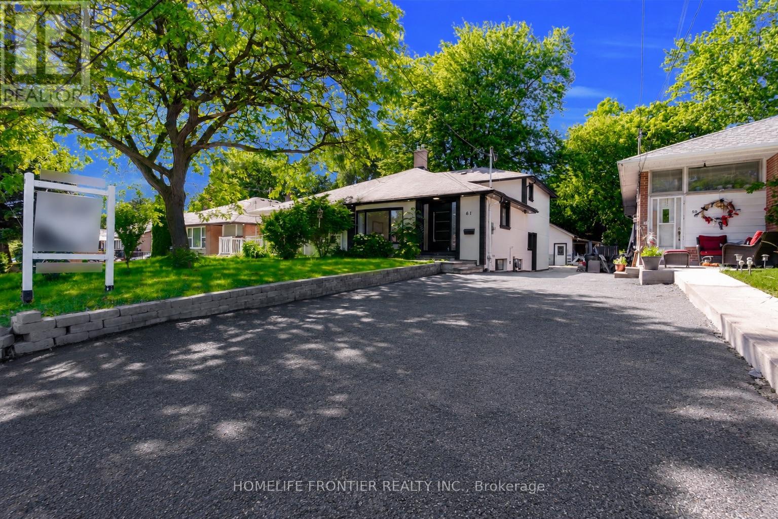 61 SUNDIAL CRESCENT - 2