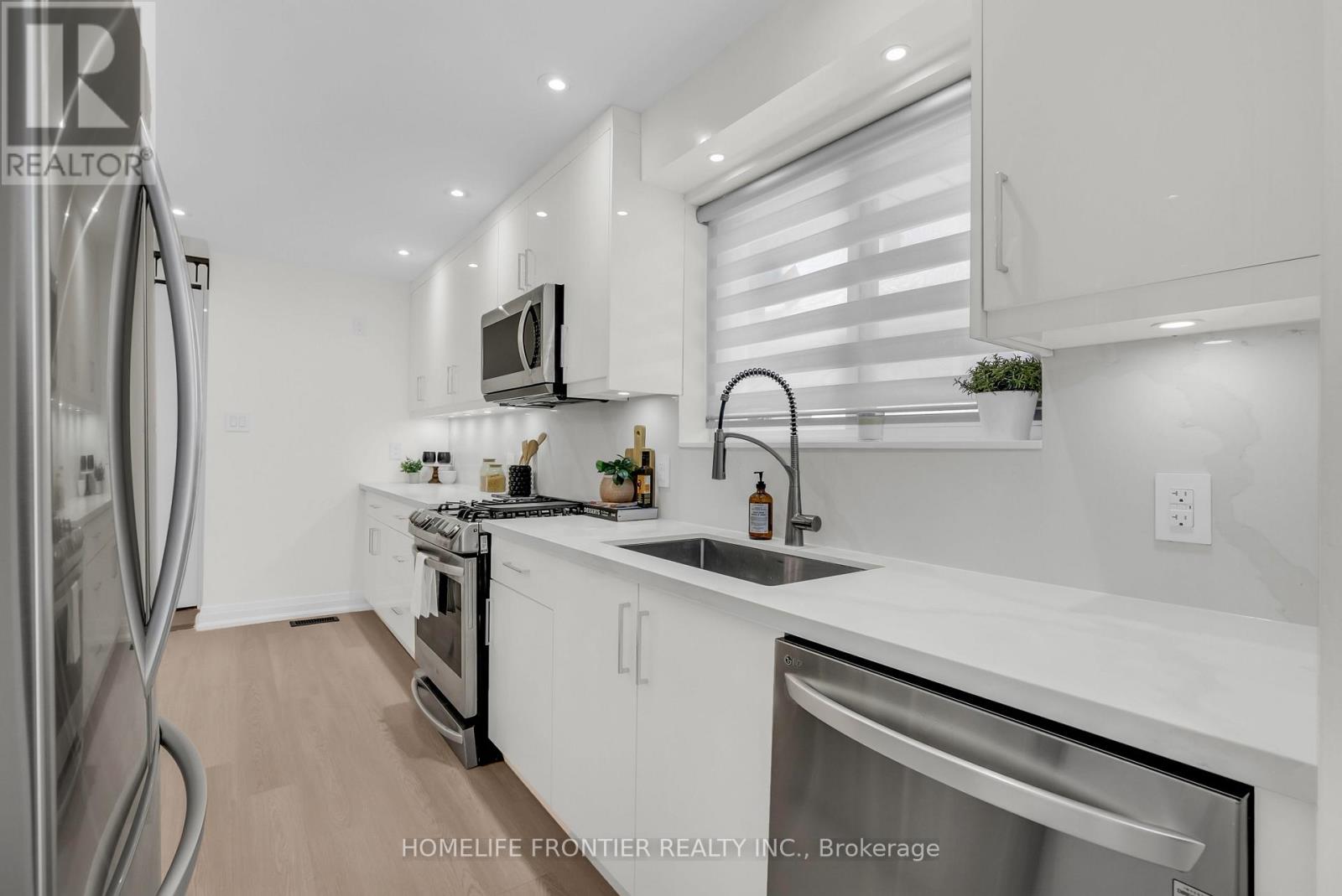 61 SUNDIAL CRESCENT - Image 20