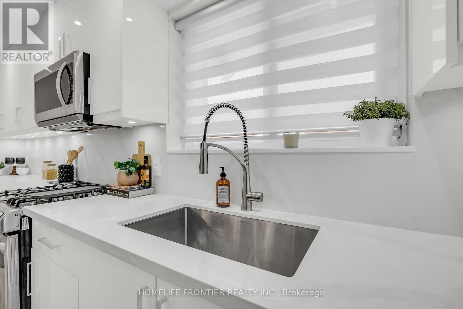61 SUNDIAL CRESCENT - 22