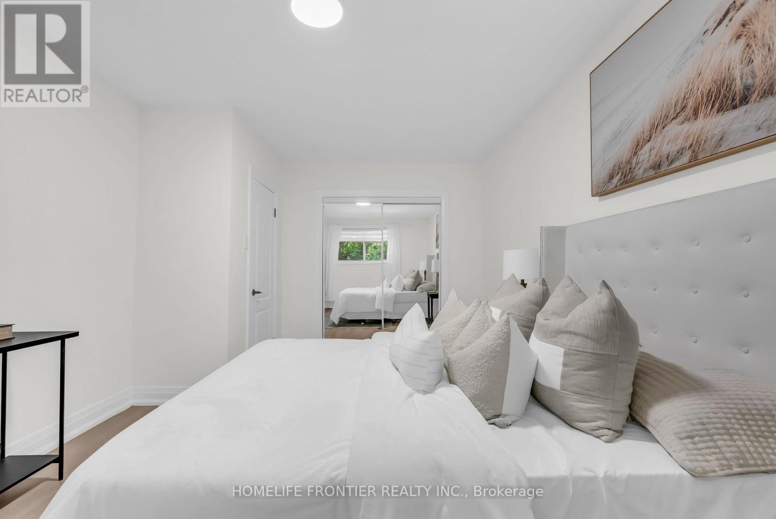 61 SUNDIAL CRESCENT - 28