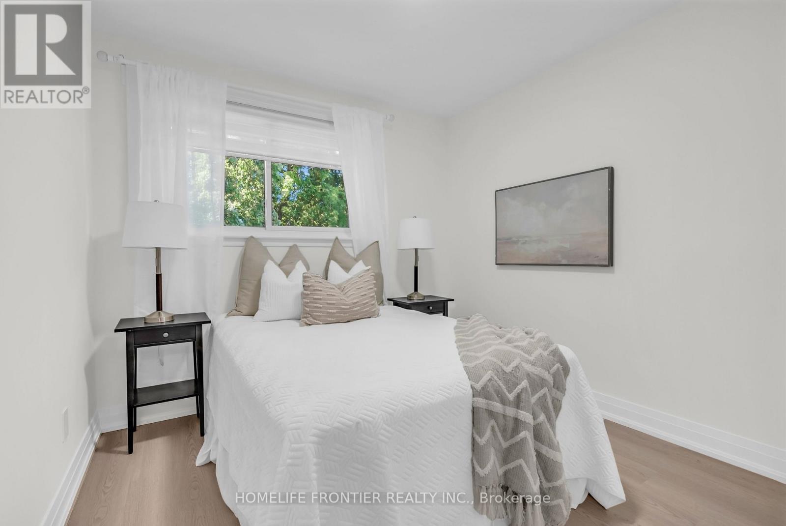 61 SUNDIAL CRESCENT - 29