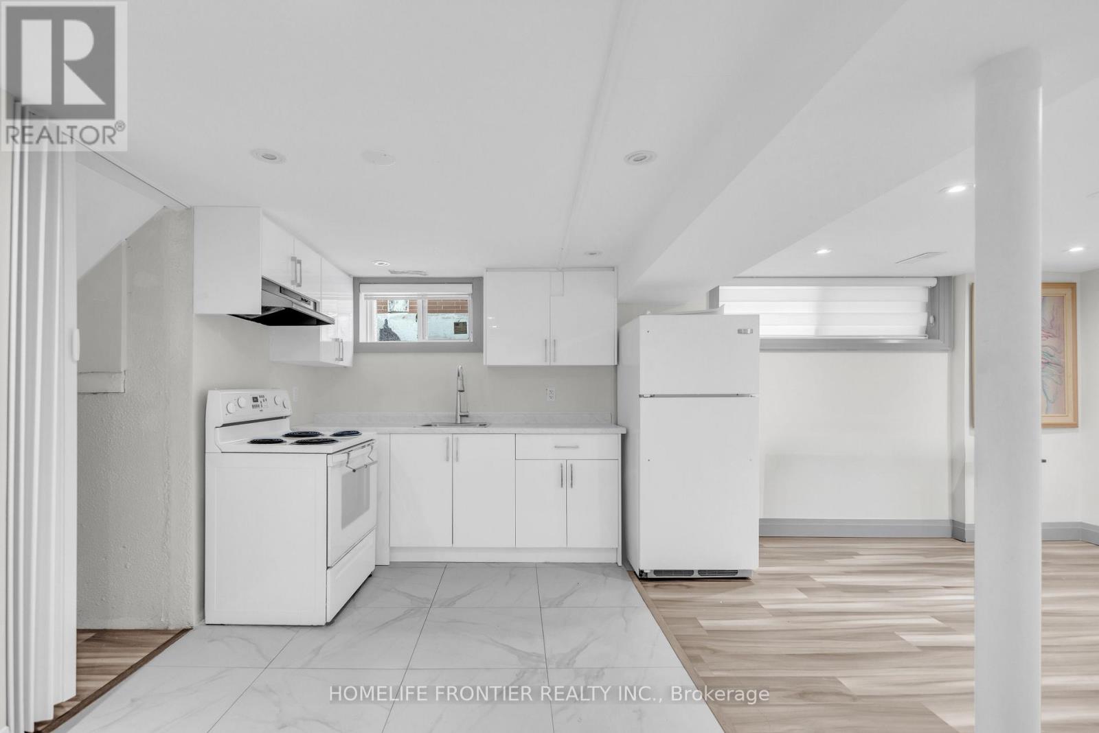 61 SUNDIAL CRESCENT - 37