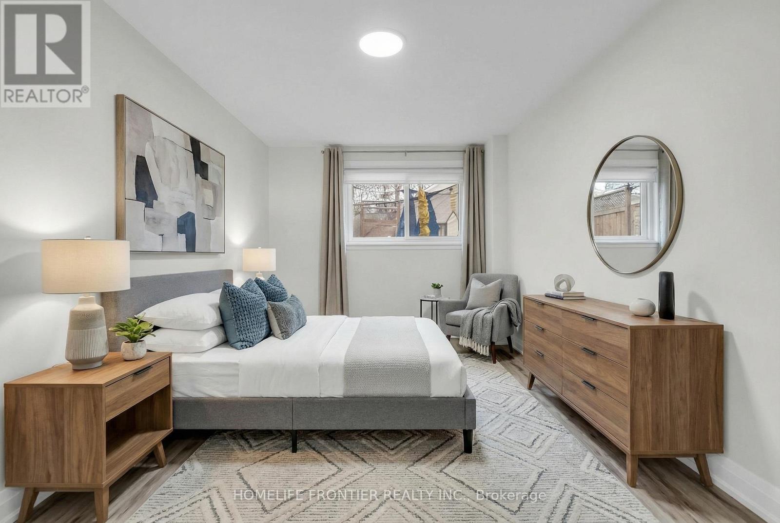 61 SUNDIAL CRESCENT - 43