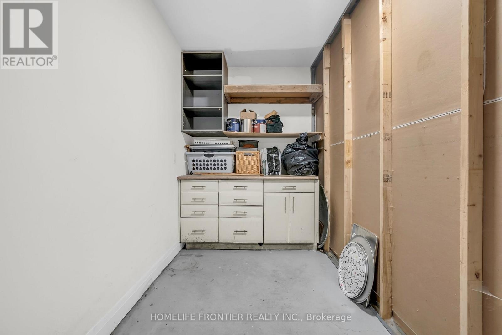 61 SUNDIAL CRESCENT - 47