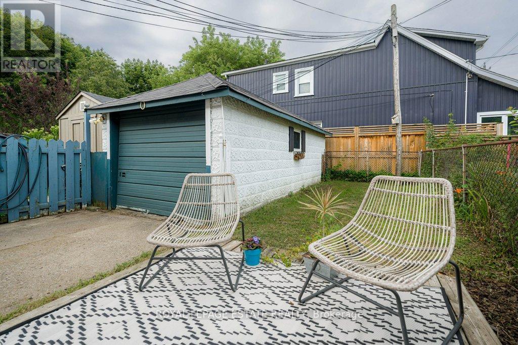 212 LAWLOR AVENUE - 40