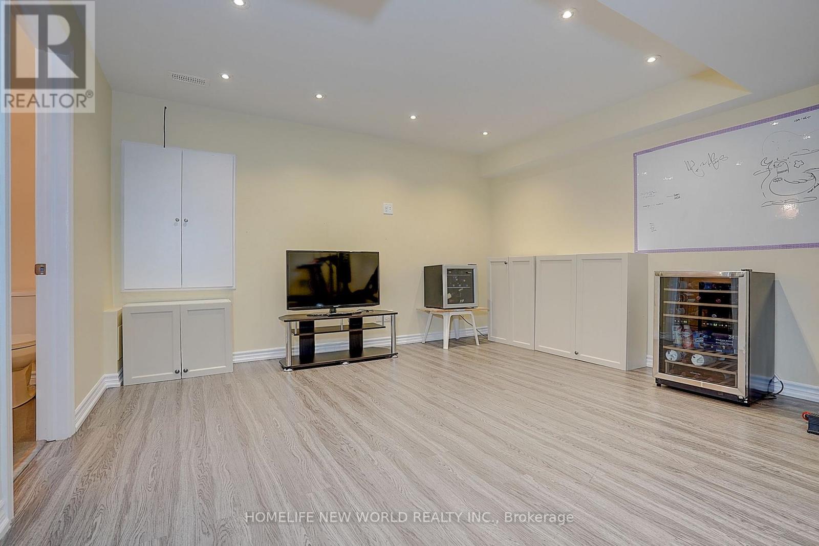 160 KEN LAUSHWAY AVENUE - Image 35