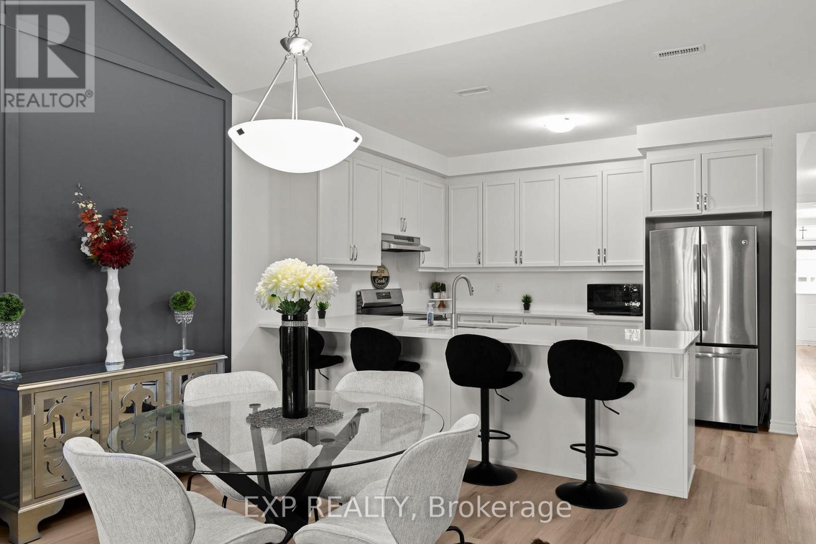 708 SARGEANT PLACE - 10