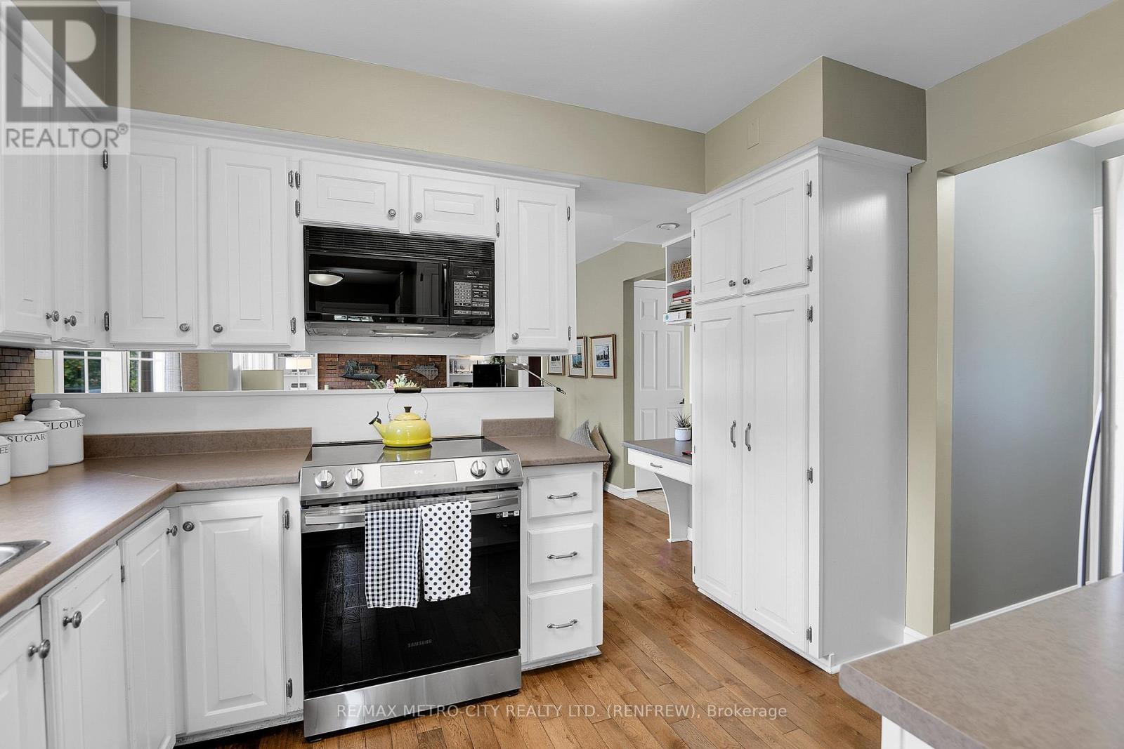 98 ERINDALE AVENUE - Image 11