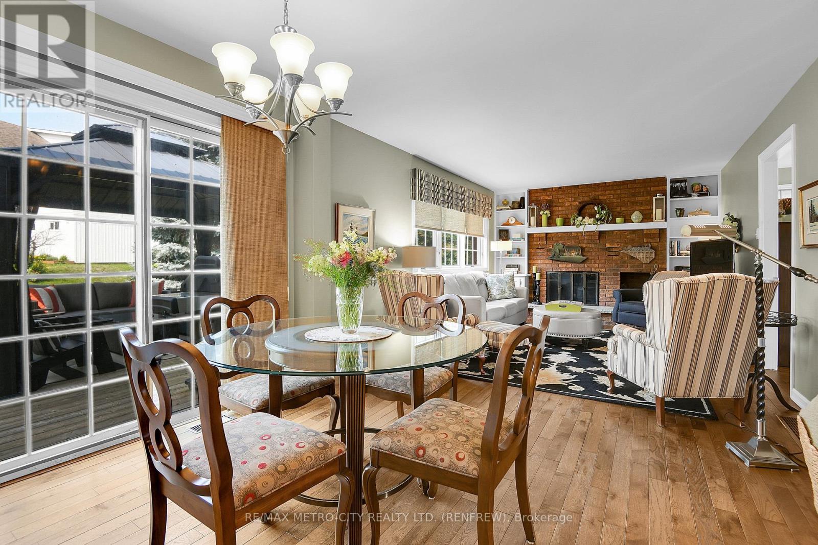 98 ERINDALE AVENUE - 13