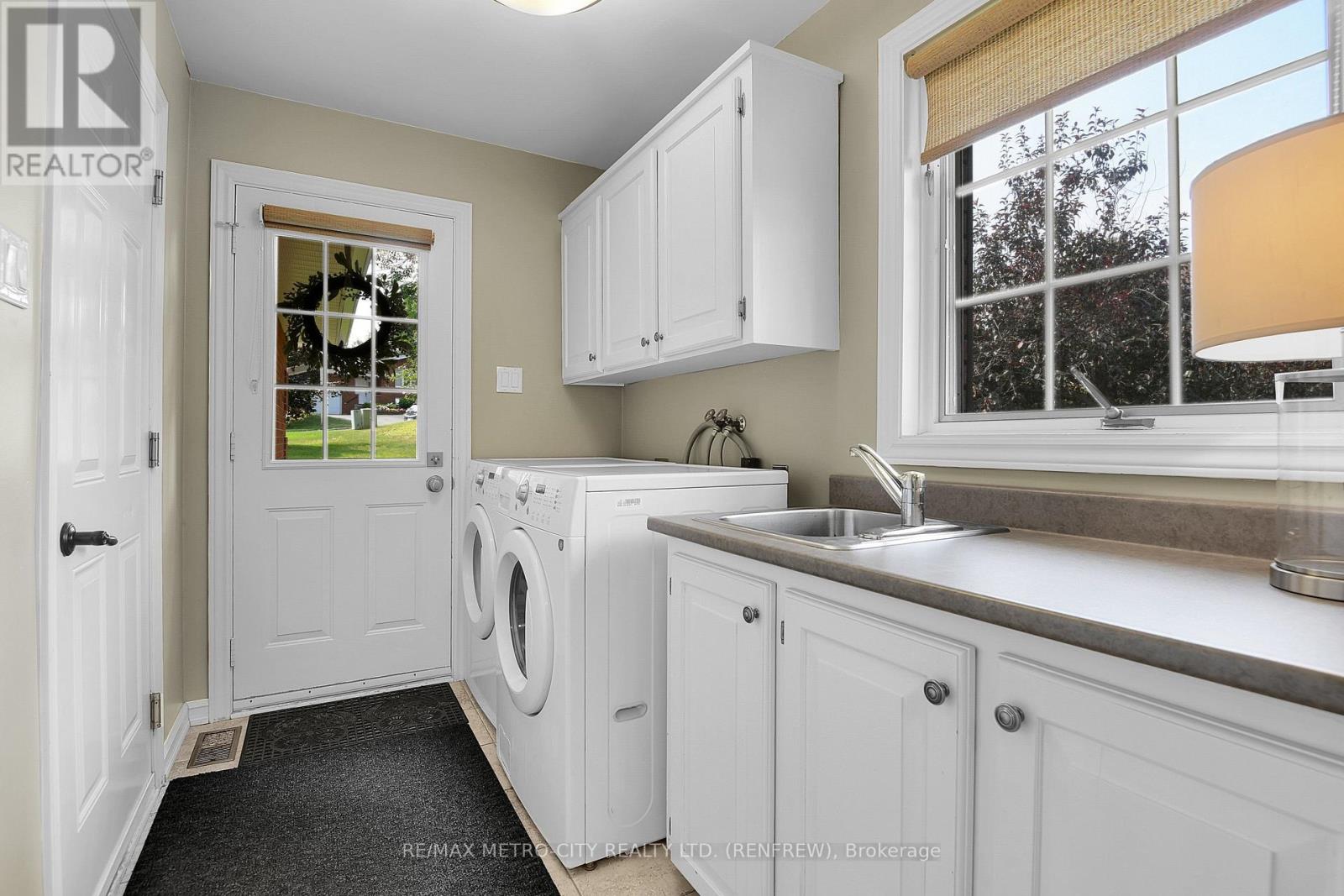 98 ERINDALE AVENUE - Image 17