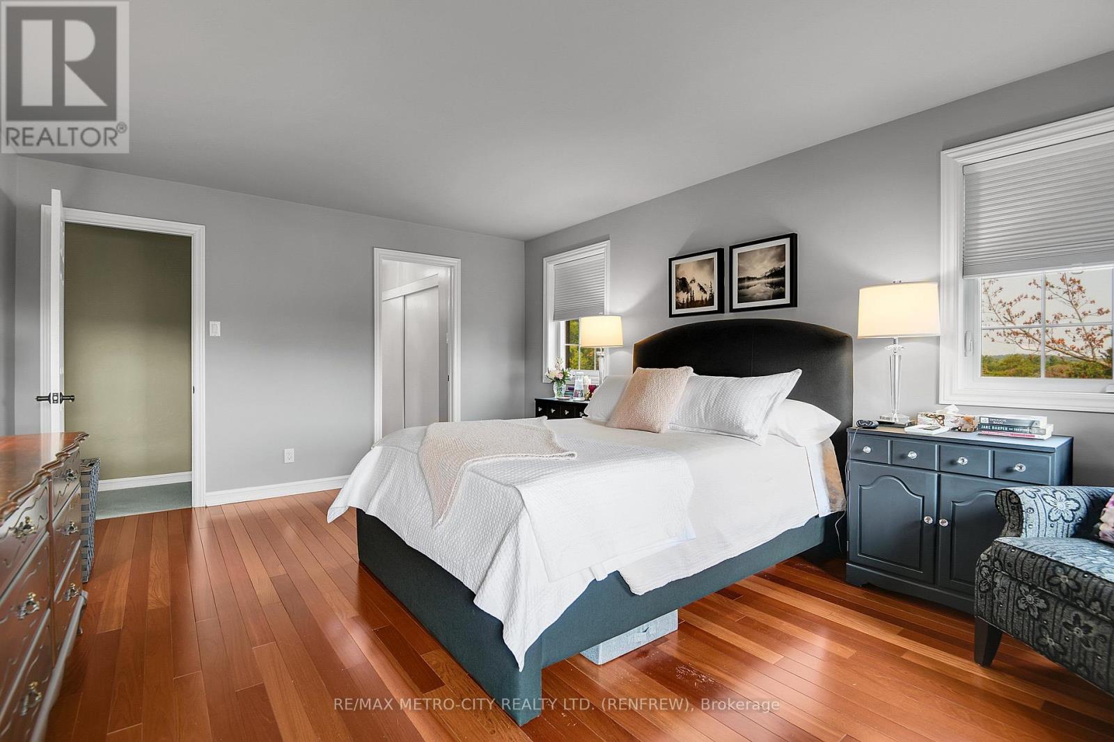 98 ERINDALE AVENUE - 19