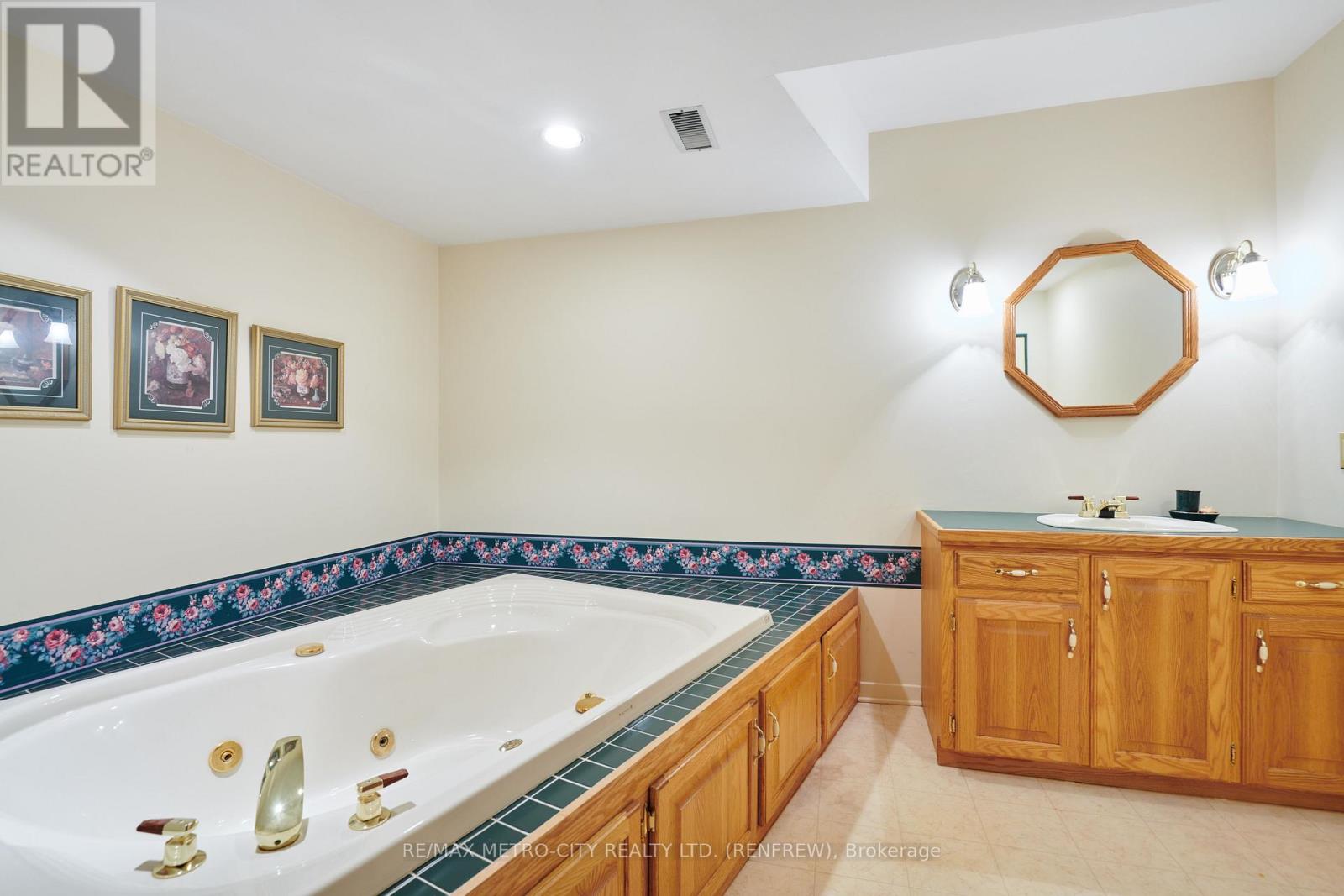 98 ERINDALE AVENUE - Image 30