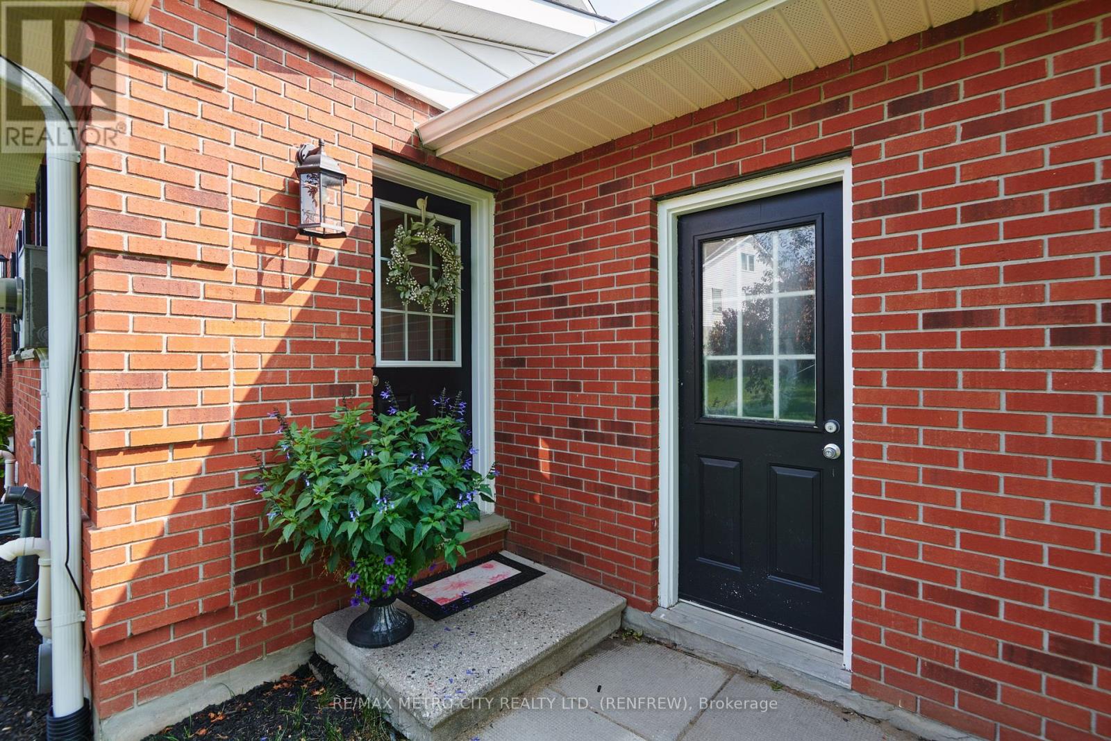 98 ERINDALE AVENUE - 33