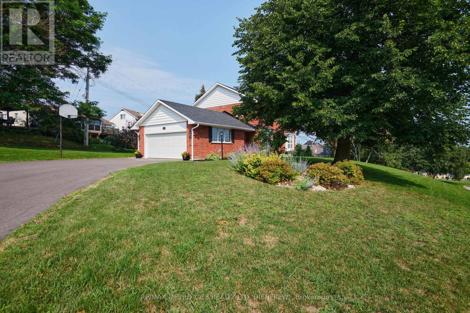 98 ERINDALE AVENUE - 34