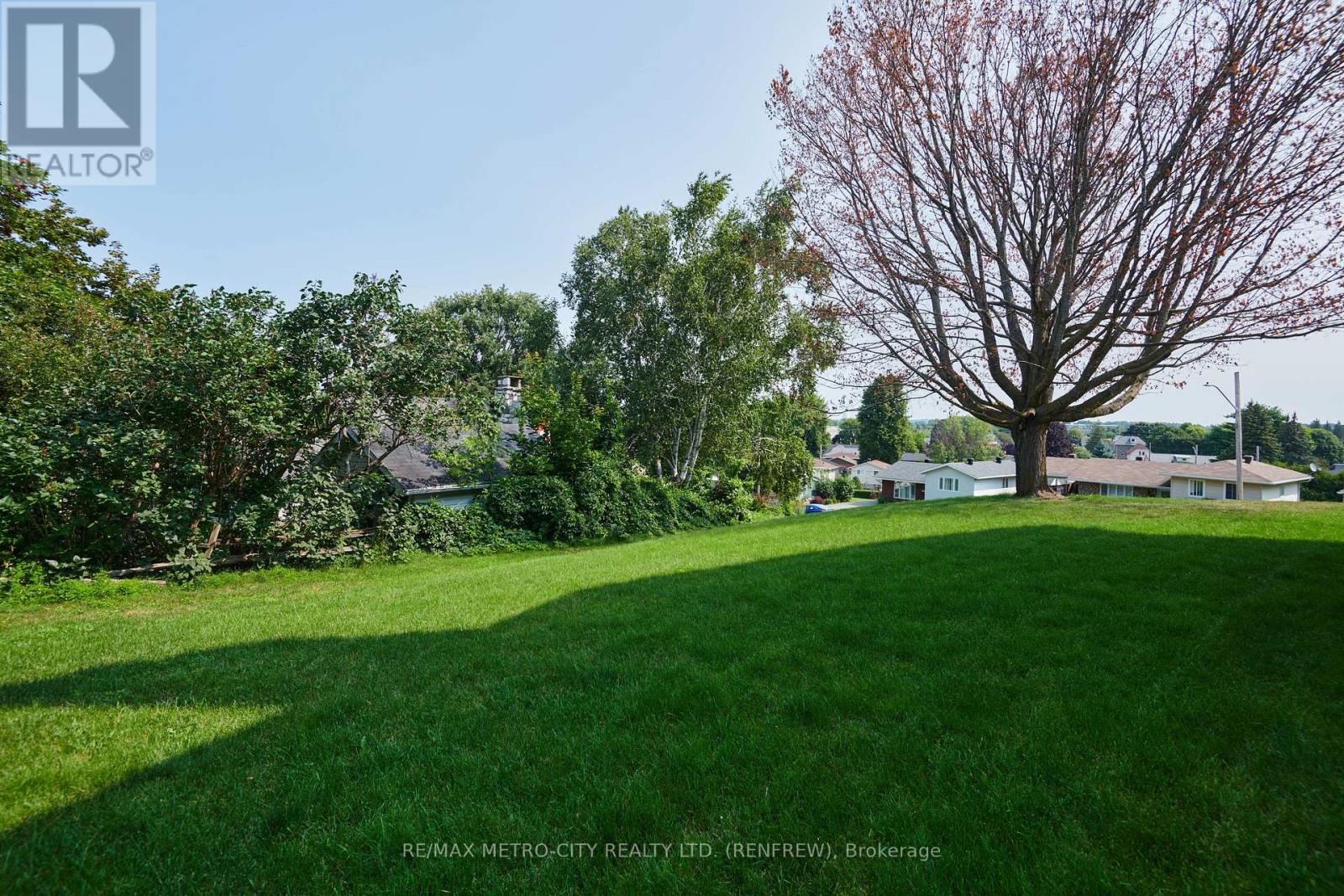 98 ERINDALE AVENUE - 35
