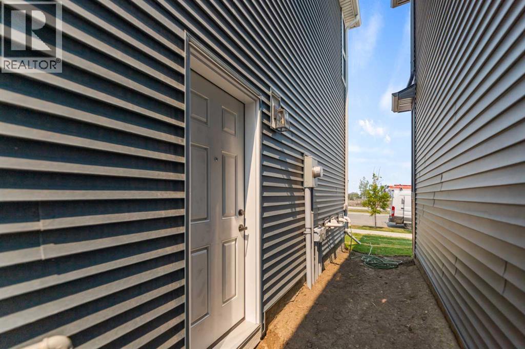 247 Lucas Gate NW, Livingston, Calgary photo 3