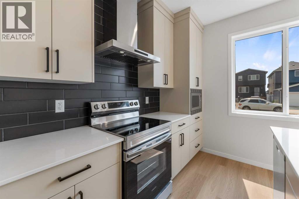 247 Lucas Gate NW, Livingston, Calgary photo 4
