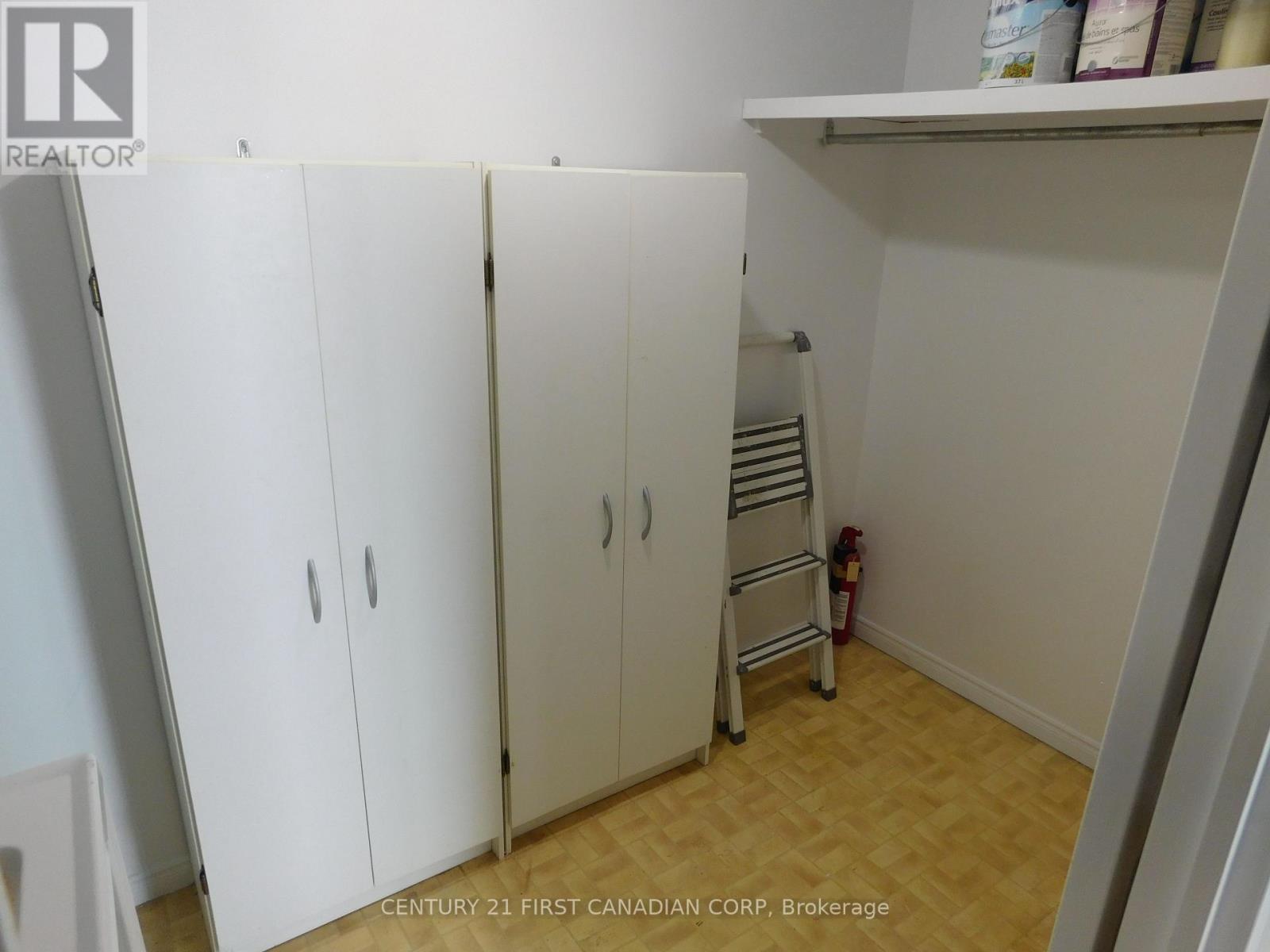 #2004 323 COLBORNE STREET - 11