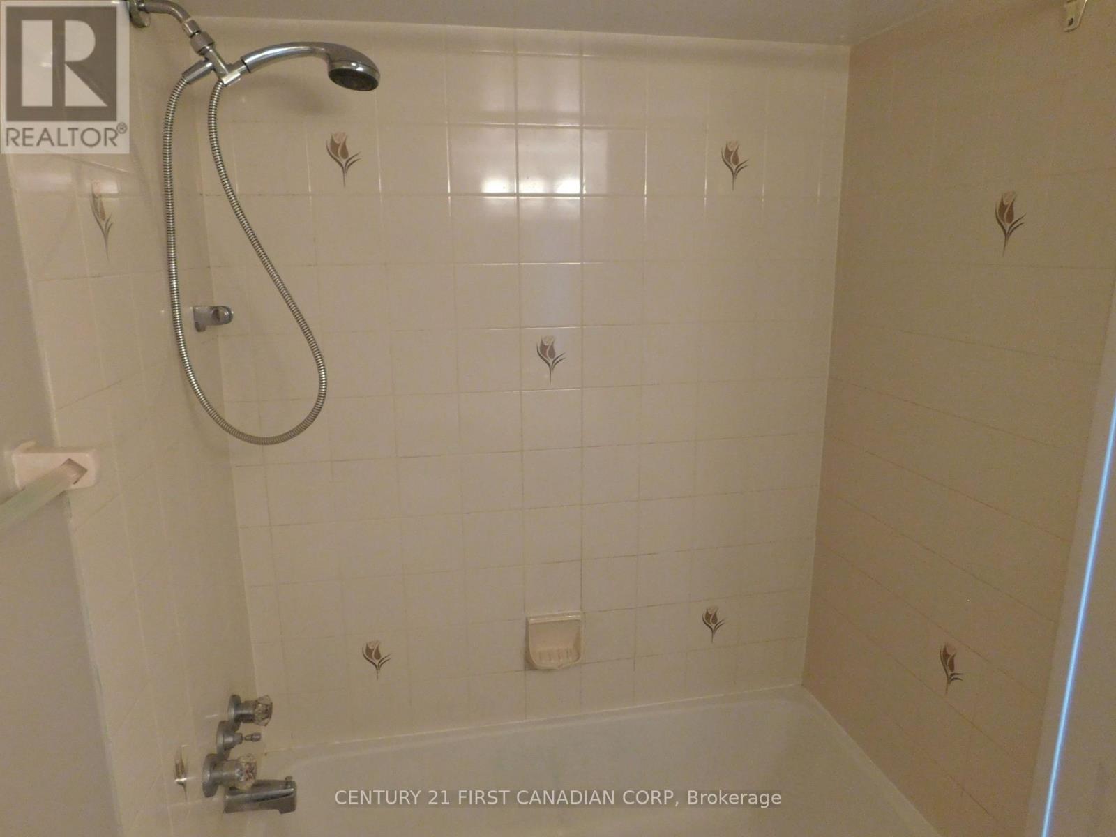 #2004 323 COLBORNE STREET - 14