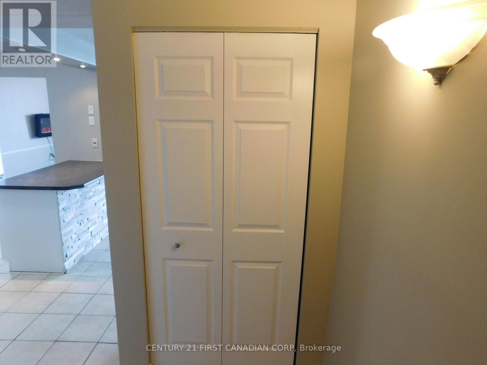 #2004 323 COLBORNE STREET - 2