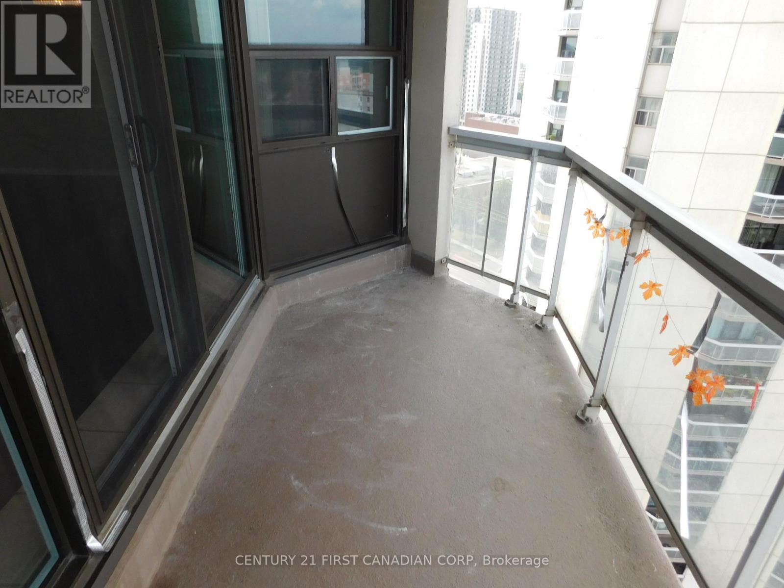 #2004 323 COLBORNE STREET - 20