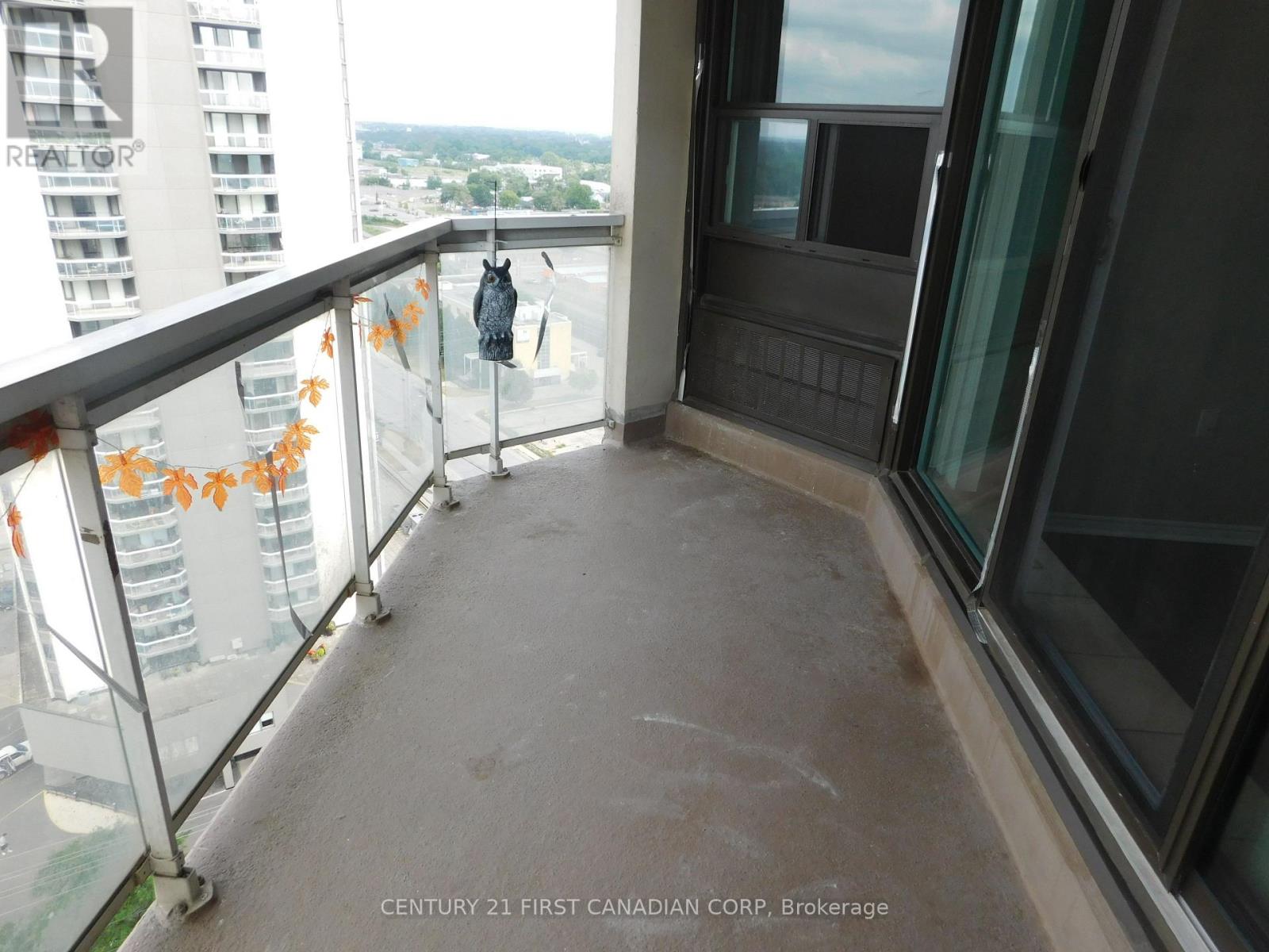 #2004 323 COLBORNE STREET - 21