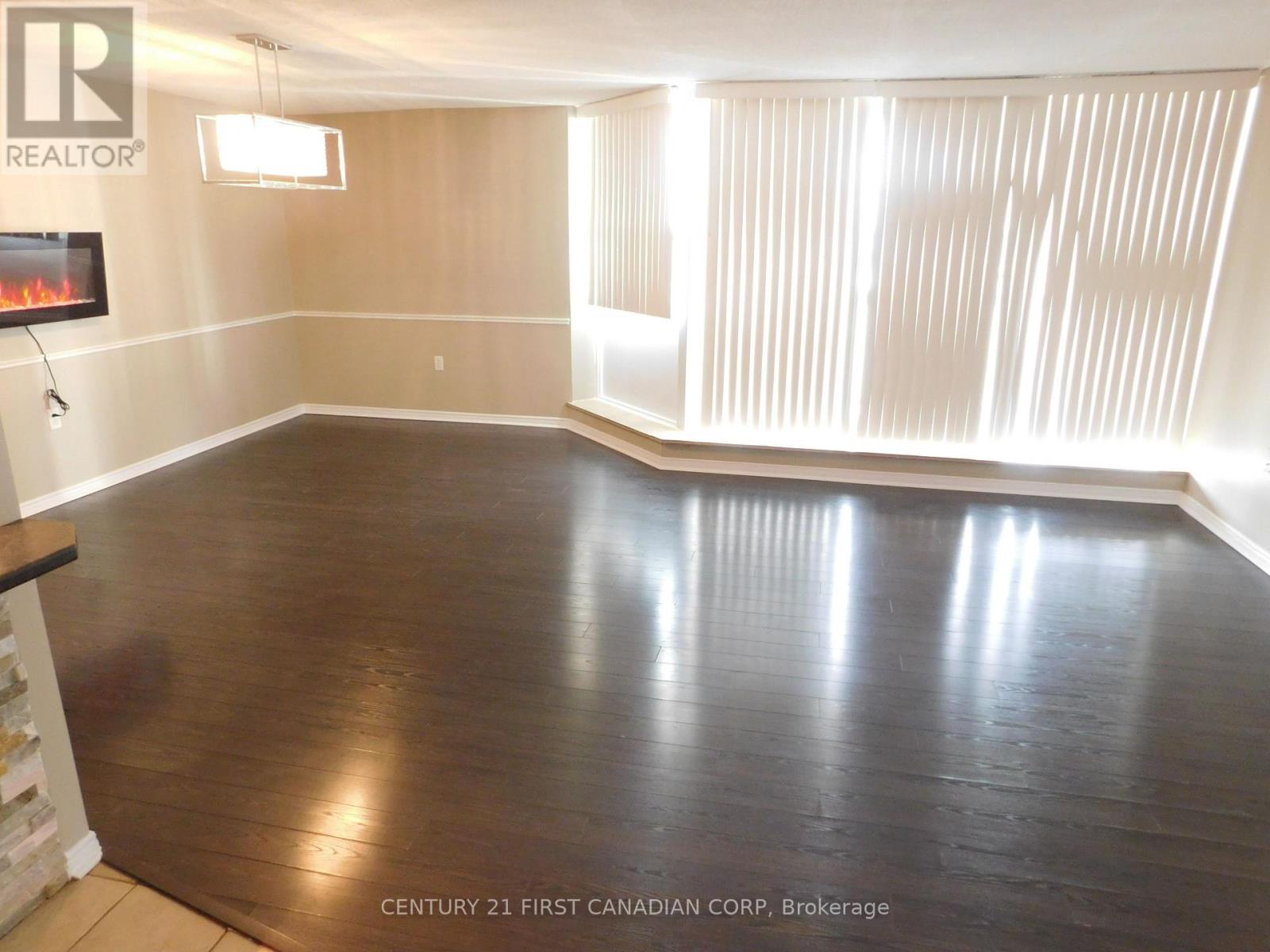 #2004 323 COLBORNE STREET - 22