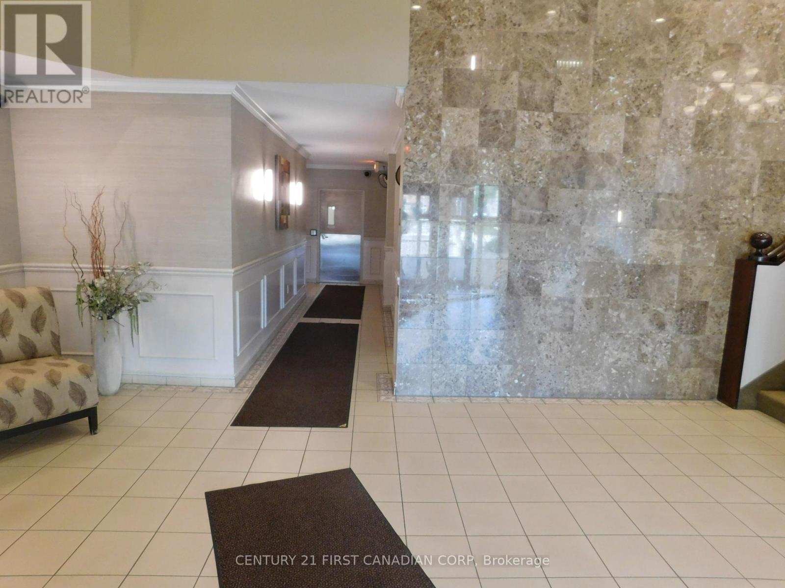 #2004 323 COLBORNE STREET - 26