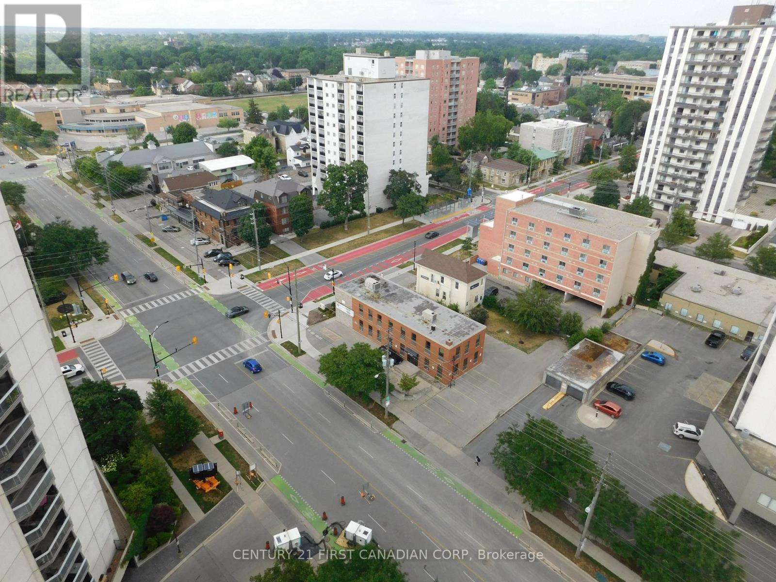 #2004 323 COLBORNE STREET - 29