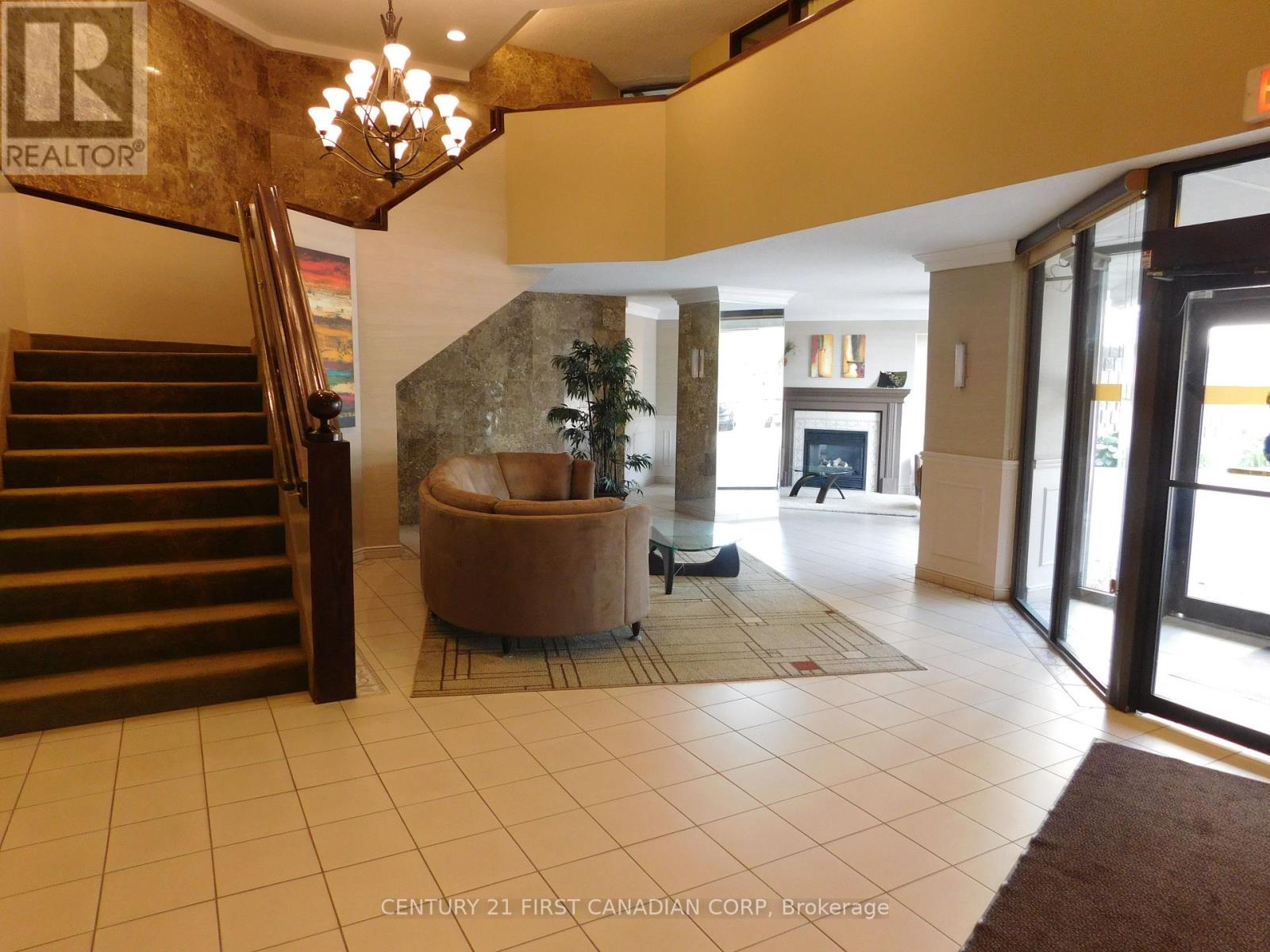 #2004 323 COLBORNE STREET - 30