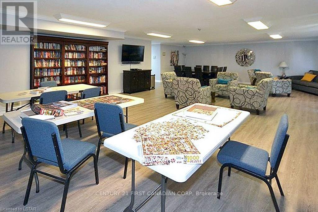 #2004 323 COLBORNE STREET - 37