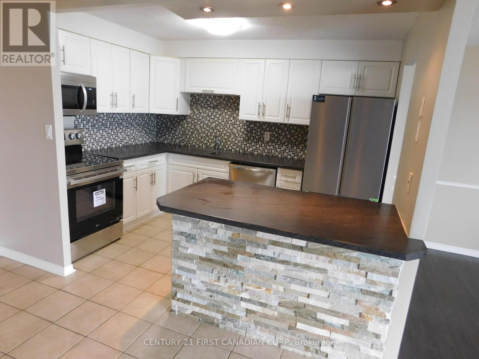 #2004 323 COLBORNE STREET - 4