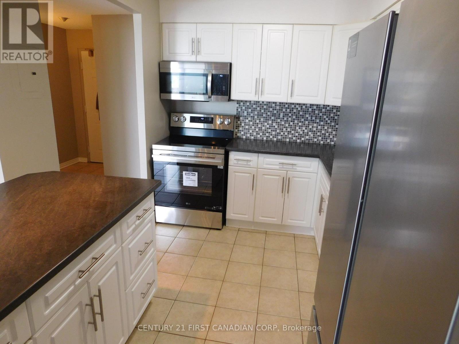 #2004 323 COLBORNE STREET - 5