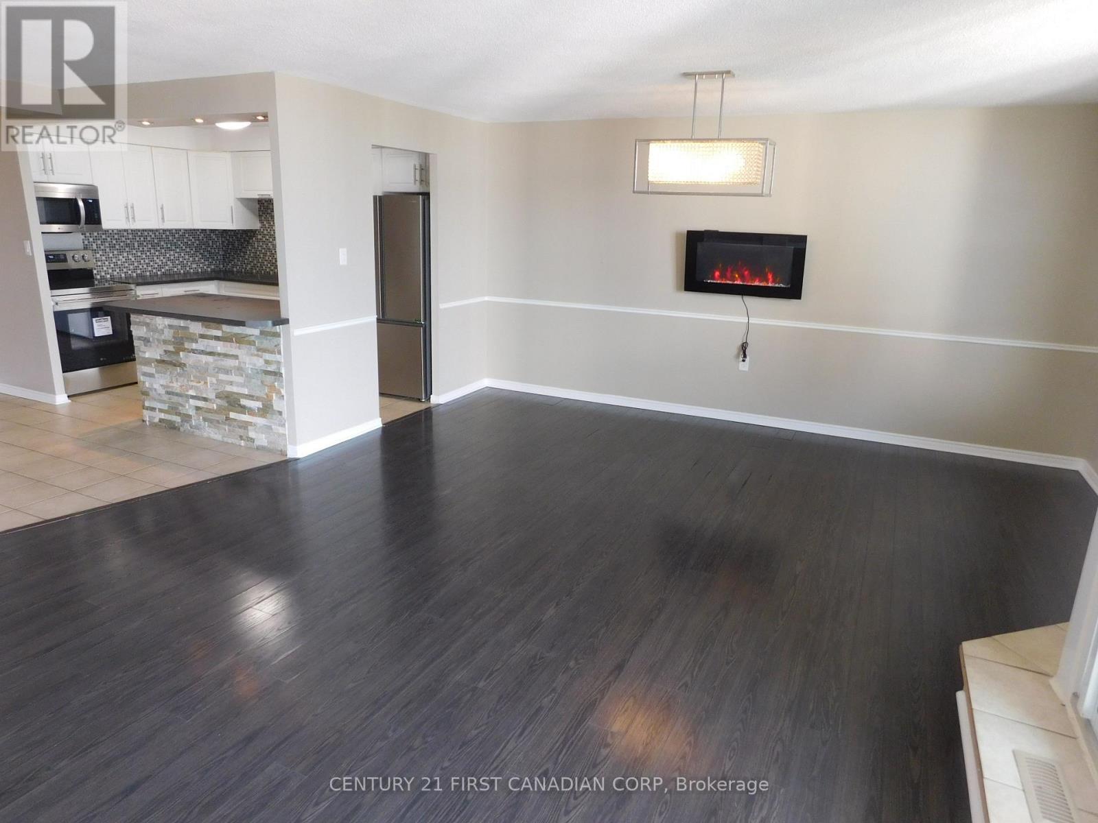 #2004 323 COLBORNE STREET - 6