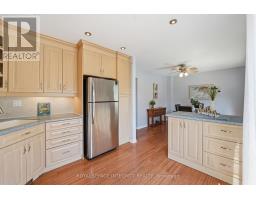 776 VINETTE CRESCENT — photo 4