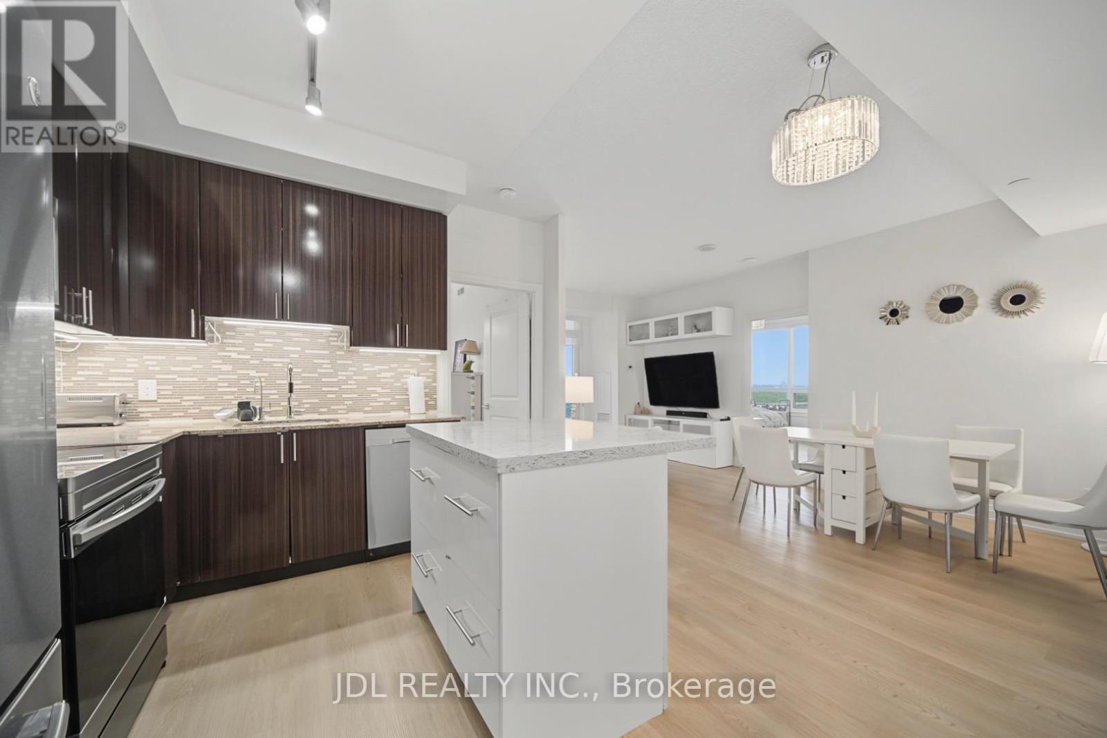 #902 7165 YONGE STREET - 10