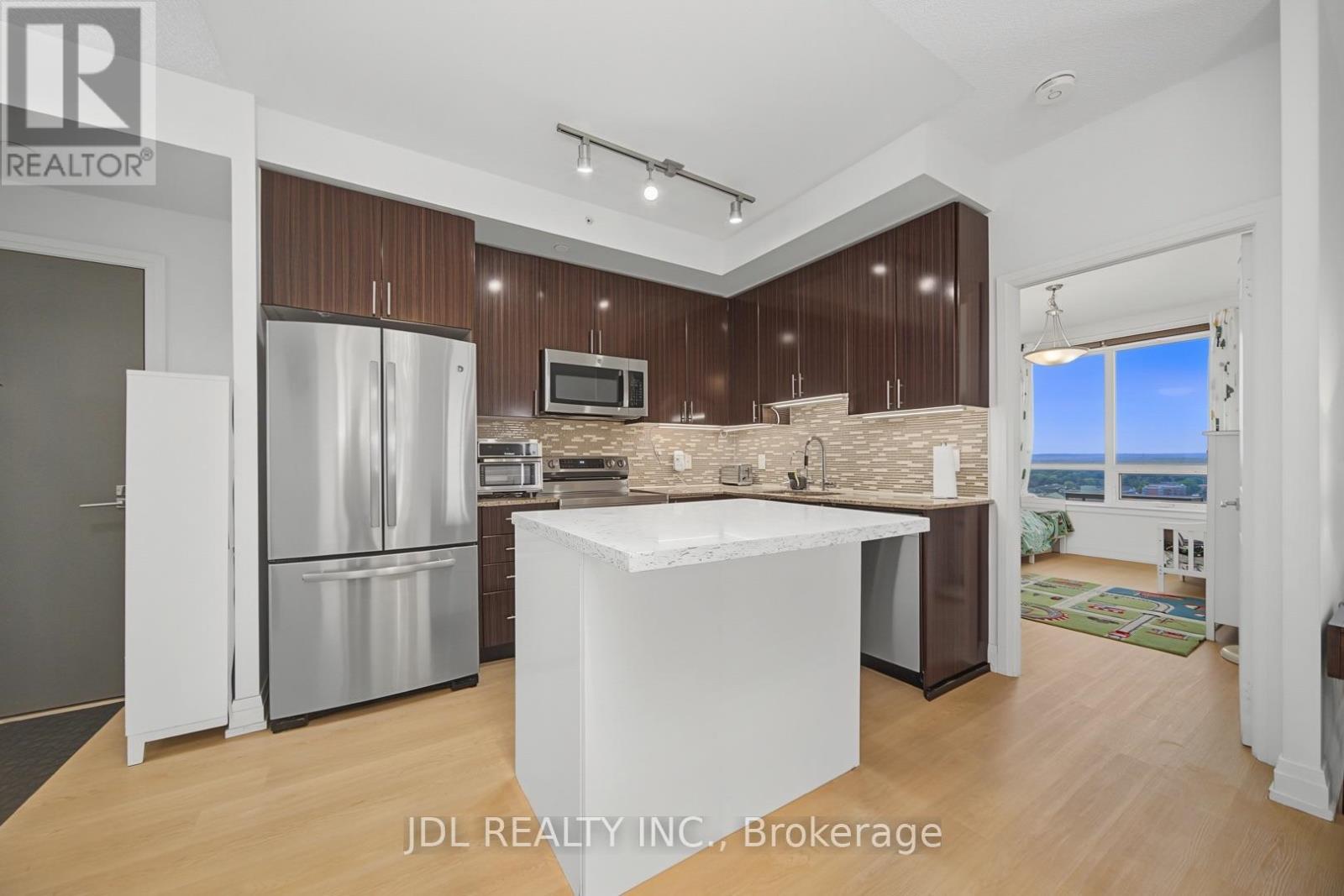 #902 7165 YONGE STREET - 11