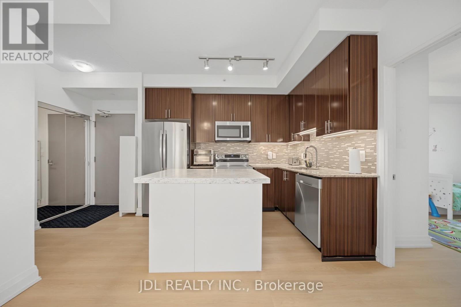 #902 7165 YONGE STREET - 12