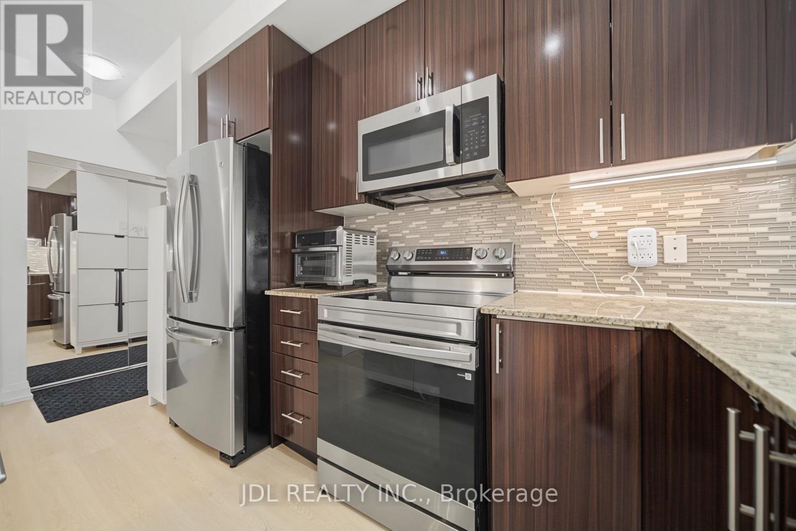 #902 7165 YONGE STREET - 14