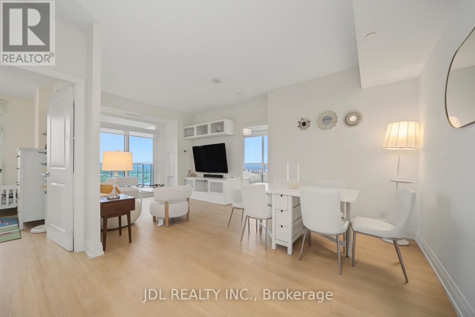 #902 7165 YONGE STREET - 15