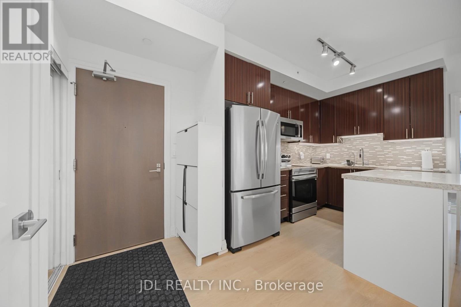 #902 7165 YONGE STREET - 5