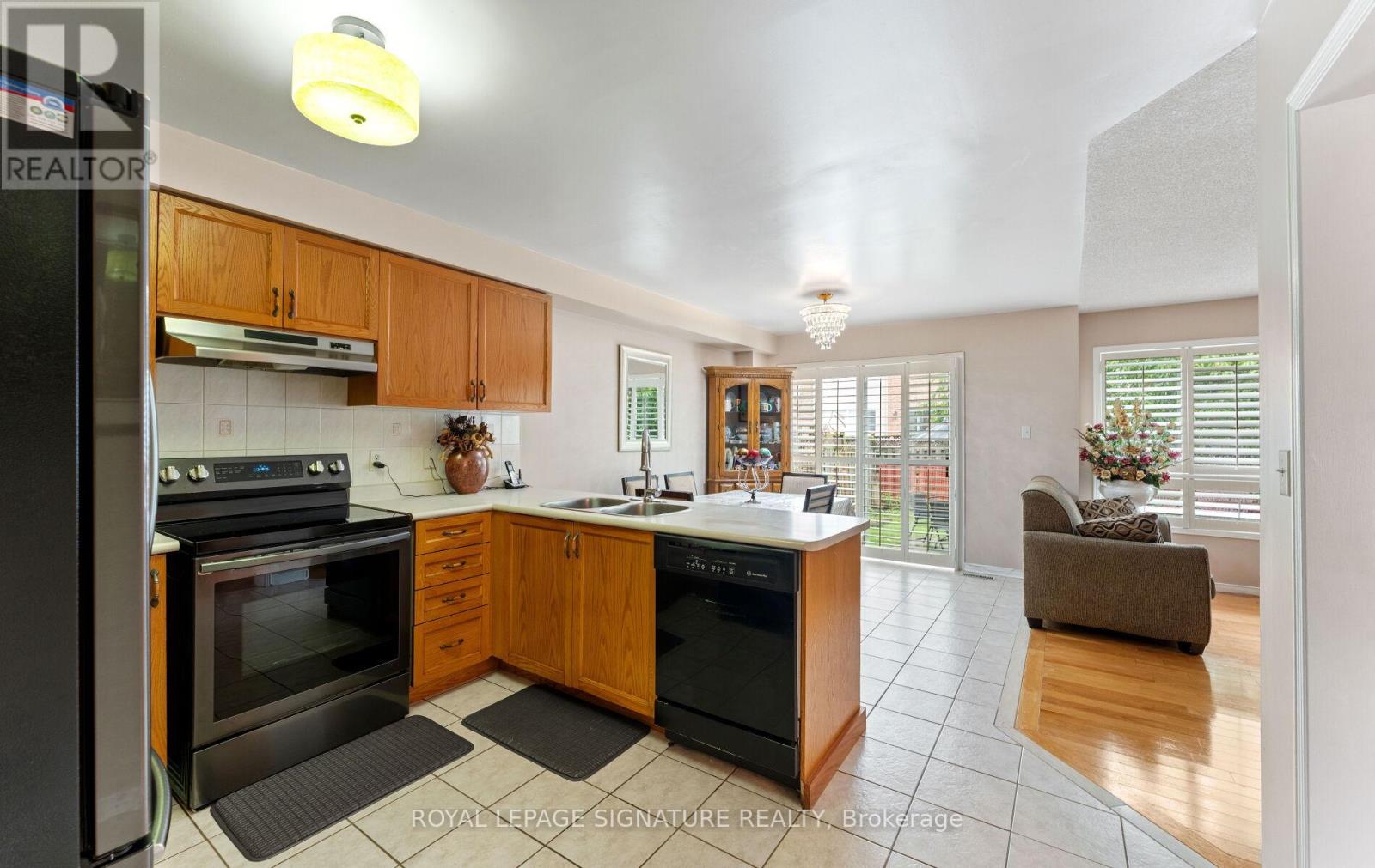 3252 LABURNUM CRESCENT - 11