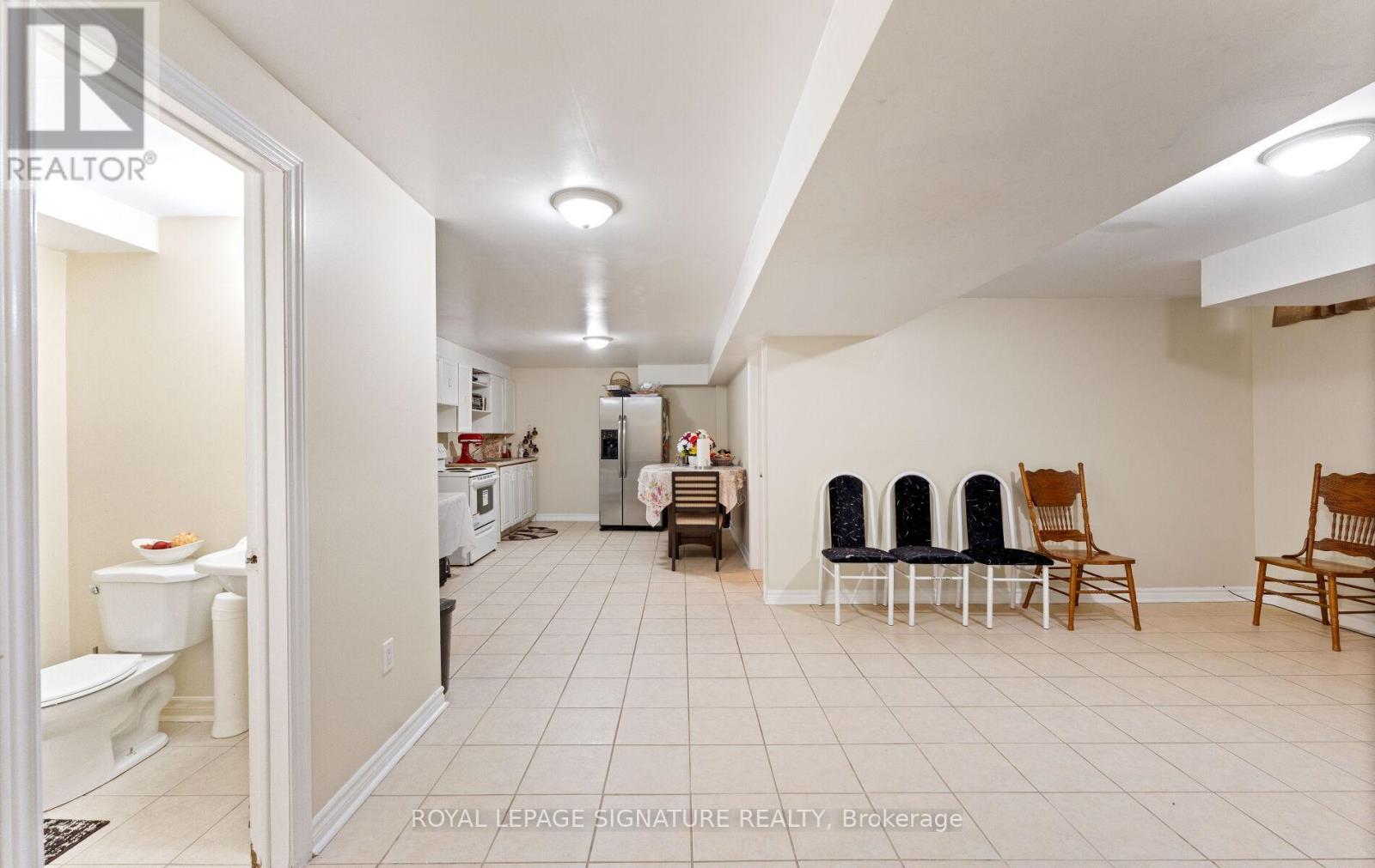 3252 LABURNUM CRESCENT - 32